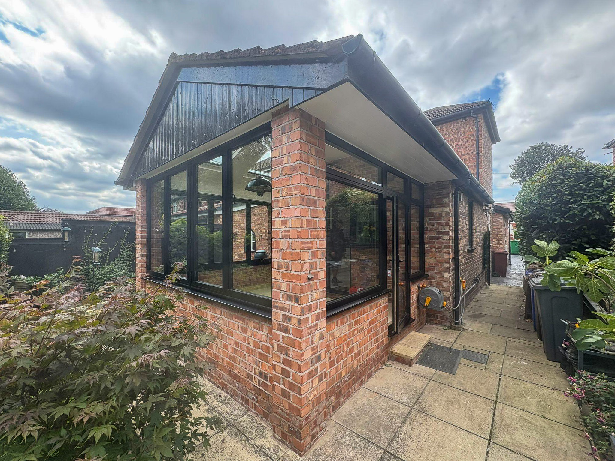 aluna bifold doors in a brick new extension