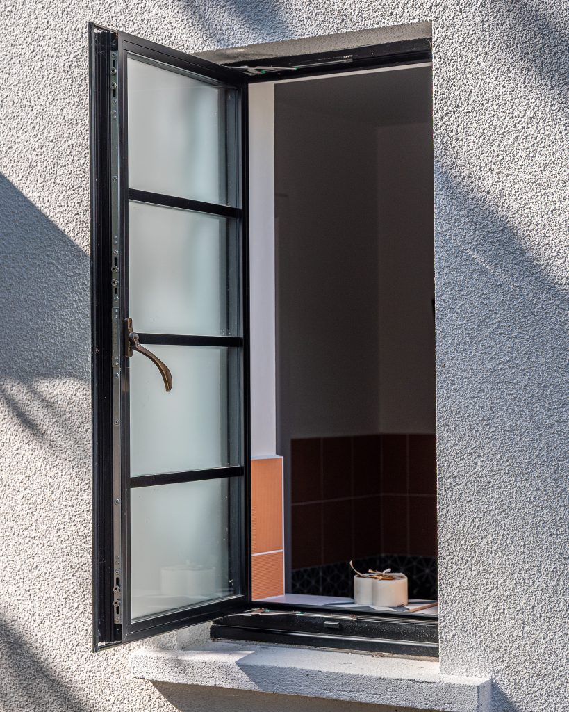 close up heritage window locking system often PAS 24 tested